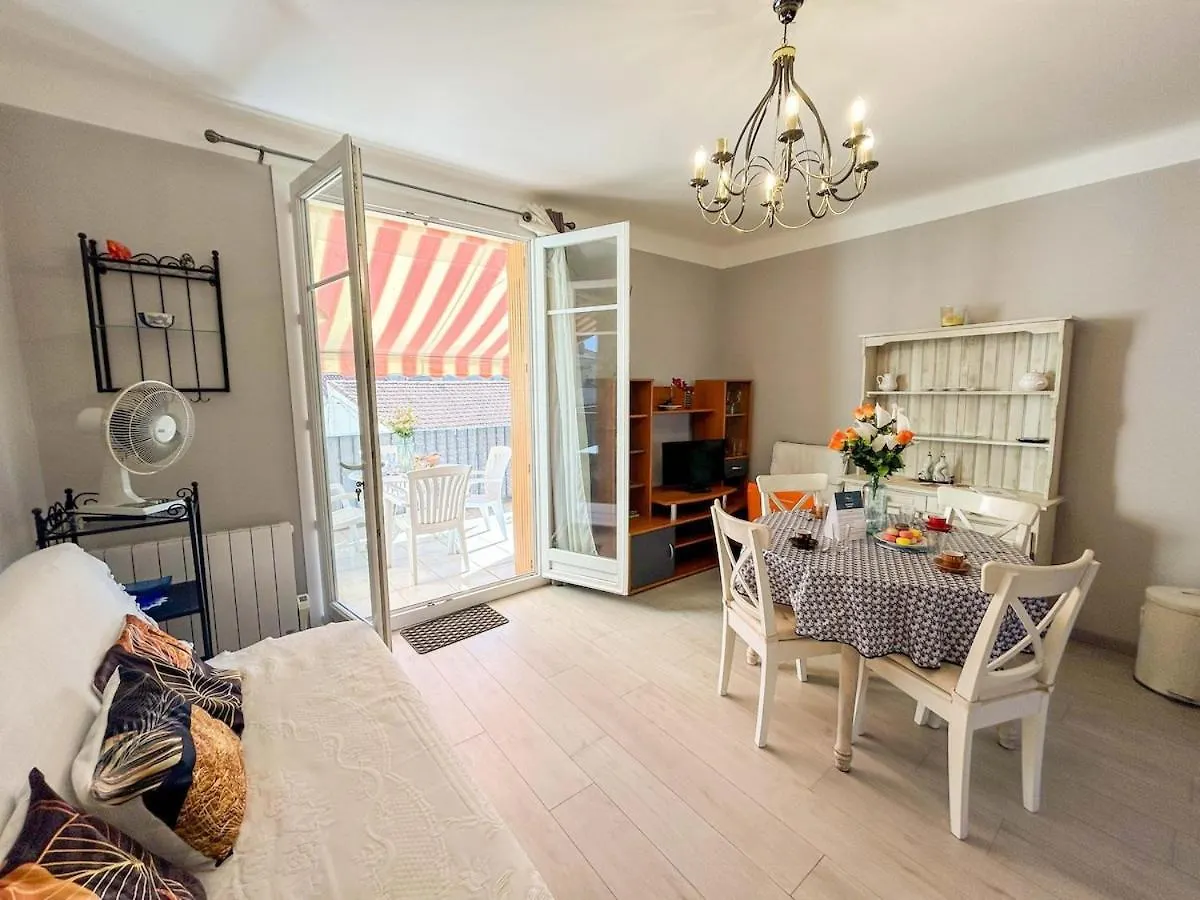 T2 Sur Le Port De Sanary Avec Garage Apartment