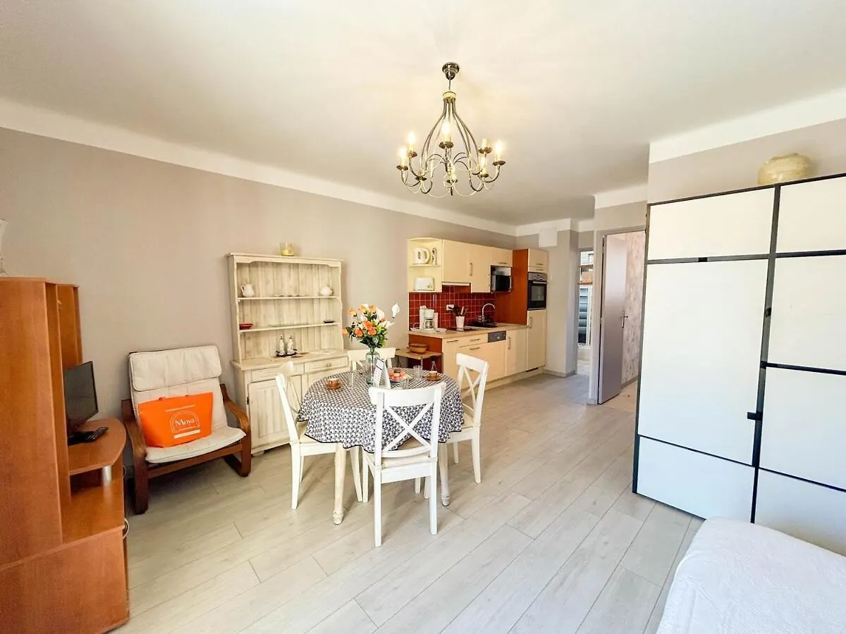 T2 Sur Le Port De Sanary Avec Garage Apartment France