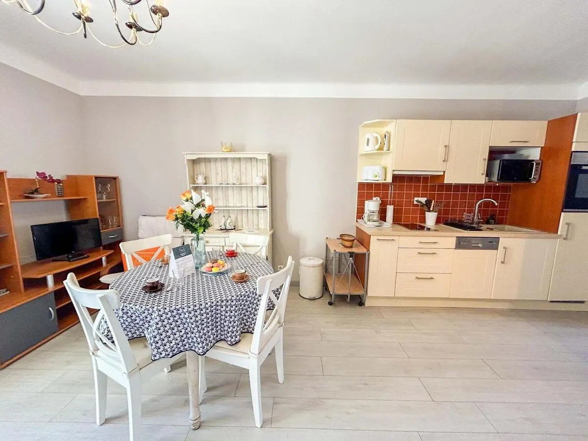T2 Sur Le Port De Sanary Avec Garage Apartment