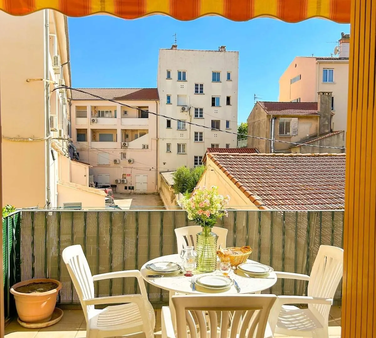 T2 Sur Le Port De Sanary Avec Garage Apartment