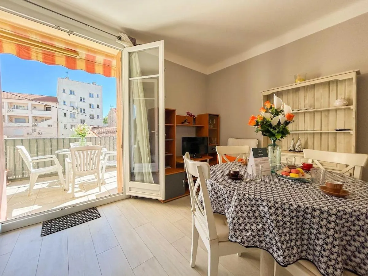 T2 Sur Le Port De Sanary Avec Garage Apartment France