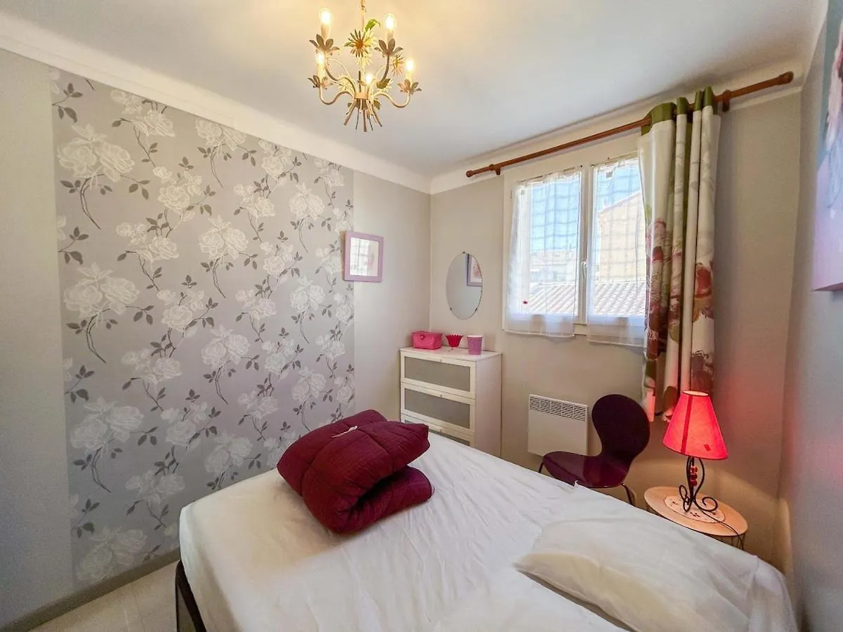Apartament T2 Sur Le Port De Sanary Avec Garage